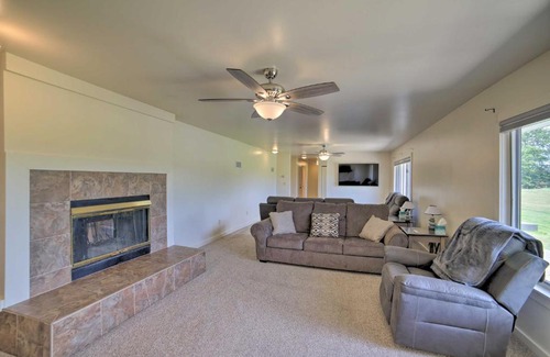 Grass Lake House | Near Boat Launch Pet-Friendly Grass Lake Getaway