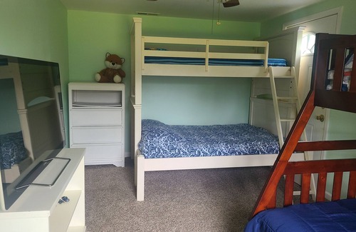 Camden County Other | Near Camdenton, Farmhouse Experience, Animals, Fun Lighting, Soundbar, Starlink