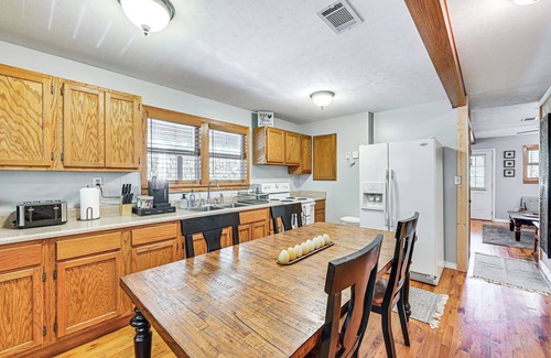 Clearfield Cabin | Near Cave Run Lake: Cabin w/Porch & Yard!