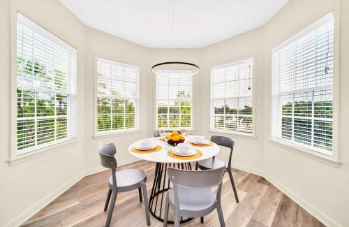 West Kissimmee House | Near Disney 2BR King Queen with Hot Tub & Games room