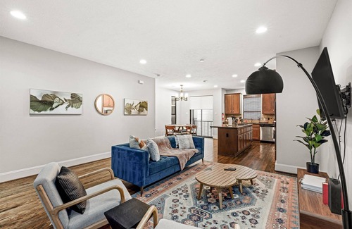 East Downtown Houston House | Near Downtown + Midtown | Pets | WiFi TVs | Games