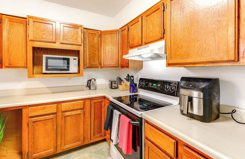 Fairbanks Cottage | Near Dtwn & Pioneer Park: Fairbanks Home w/Deck!