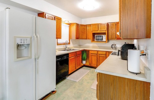 Fairbanks Cottage | Near Dtwn & Pioneer Park: Fairbanks Home w/Deck!