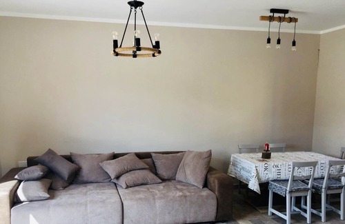 Felsoszolnok House | Near forest with saunas and fire place