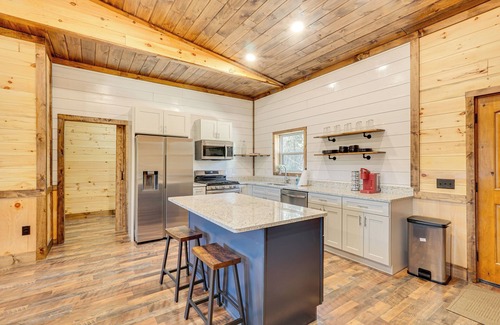 Unaka Cabin | Near Hiking Trails: Mtn-View Haven in Englewood!