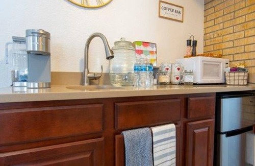 Lakewood Apartment | Near it all! Close to Downtown, Red Rocks. Walk to Shops and Restaurants