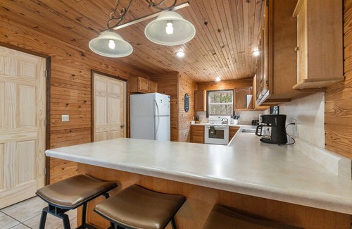 Marble Falls Cabin | near Jasper, secluded, close to Buffalo River, hiking, WIFI, Arcade game,
