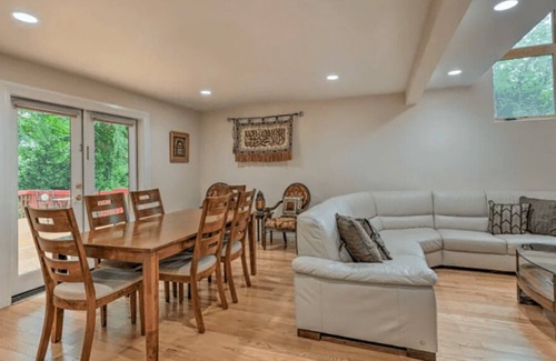 Overlake House | Near Microsoft, Executive Rental, Free Bikes, 4 Bdrm, Pet Friendly!