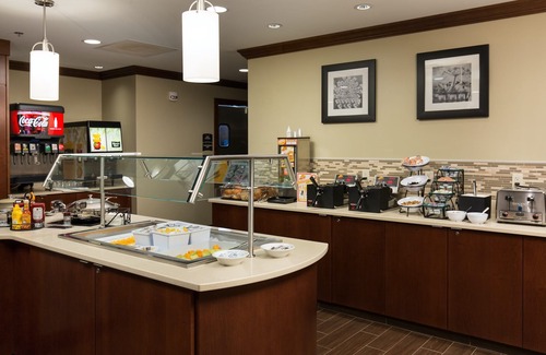 Polaris Apartment | Near Ohio State University! Free Breakfast Buffet & Pool Access!