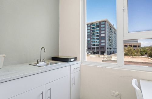 Miramar Apartment | Near Old San Juan & La Placita | For Family & Friends | Mini Fridge