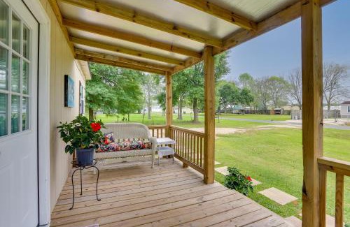 Winnie House | Near Parks and Lakes Pet-Friendly Winnie Cottage