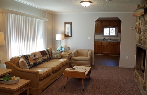 Bay City Cottage | Near Saginaw Bay and Saginaw River