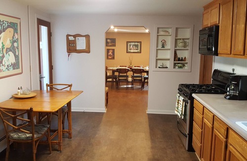 Bay City Cottage | Near Saginaw Bay and Saginaw River