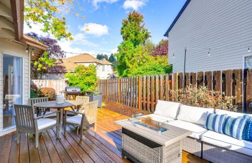 Beaverton House | Near Shops and Cafes Beaverton Haven with Luxe Decor!