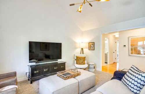 Beaverton House | Near Shops and Cafes Beaverton Haven with Luxe Decor!