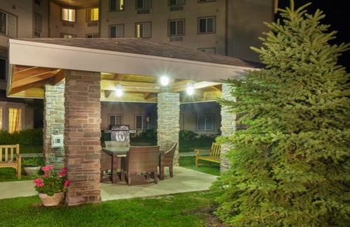 Franklin Condo | Near the Airport | Free Breakfast + Pool and Hot Tub