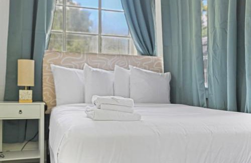 Montgomery House | Near University & Dining- Garden District Dwelling