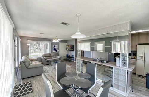 Brent House | Near UWF/Hospitals/PSC. Pool & Lakefront!-Ask about the Winter deals