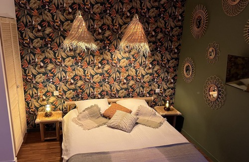 Beauvallon Bed & Breakfast | Near Valence in the quiet countryside, guest room with private jacuzzi