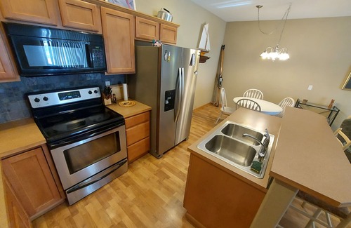 Fairwood House | Near Whitworth University, quiet, dead end street