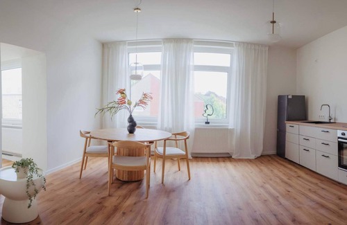 Celle Apartment | Nearby Town Hall, exclusive designer furnishings
