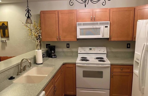 Bluff City Condo | Neat&Suite @ Bristol Motor Speedway, Hot Tub, Pool