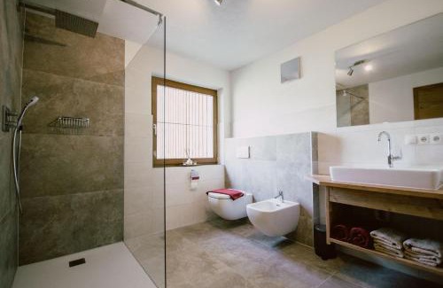 Schmirn Apartment | Nedererhof - Zimmer Enzian mit Gemeinschaftsküche