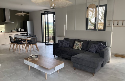 Saint-Pantaleon-de-Larche Apartment | Need to recharge your batteries "The Atelier under the spell