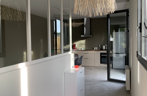 Saint-Pantaleon-de-Larche Apartment | Need to recharge your batteries "The Atelier under the spell