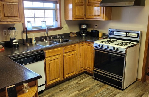 Shell Knob House | Needles Eye In Shell Knob. Lake View! 2 Min To Grocery Store. Newly remodeled!