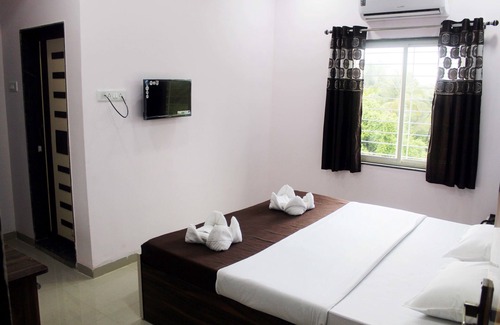 Kankavali Hotel | Neelisha River Front Inn