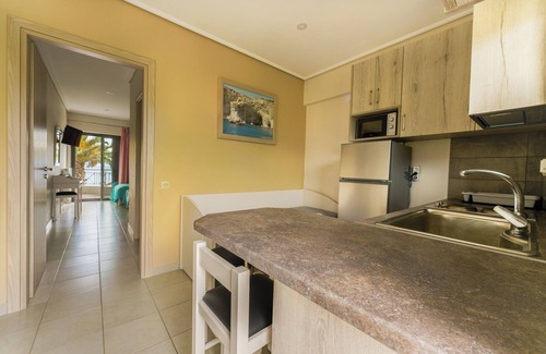 Sarakiniko Apartment | Nefeli studios Eratini-Tolofona greece