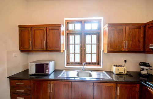 Dalupotha Villa | Negombo Villa near Beach/Airport - Sleeps 10