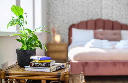 Riverside Apartment | Neighbourhood Bedrooms