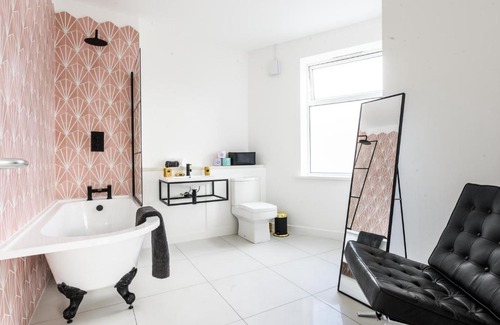 Riverside Apartment | Neighbourhood Bedrooms