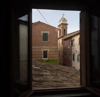 Fossombrone House | Nel tranquillo centro d'Isola