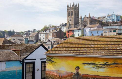Brixham Apartment | Nelson's Quarters- Harbour & High Street