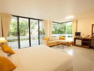 Khao Takiab Hotel | Nern Chalet Beachfront Hotel