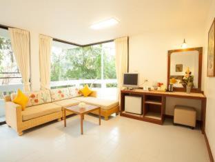 Khao Takiab Hotel | Nern Chalet Beachfront Hotel