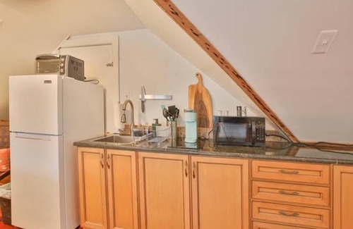 Leesburg Apartment | Nest on 9 - King Bed