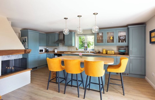 Pulborough House | Nest Stay - Two Luxurious Properties Rented Together