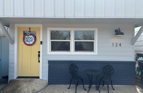 Lake Arthur House | Nestled in the heart of downtown Lake Arthur, walking distance from food & fun!