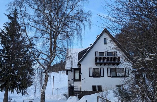Bad Berleburg Apartment | Neu Renovierte 90qm Ferienwohnung im Dachgeschoss