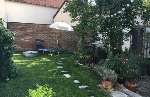 Schernfeld Apartment | NEU! Studio Beim Kirchschuster
