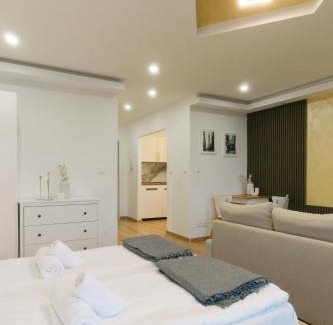 Innenstadt-West Apartment | NEUES Apartment in Top Lage, free Parking max 1,65m Höhe und 1,8m Breite
