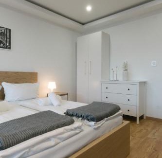 Innenstadt-West Apartment | NEUES Apartment in Top Lage, free Parking max 1,65m Höhe und 1,8m Breite