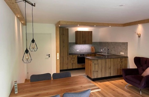 Holzkirchen Apartment | Neurenovierte 60m2 Fewo Franzl zw. Stadt&bergen