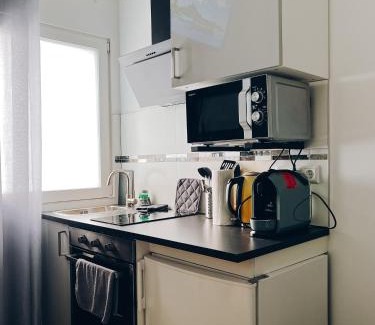 Freiberg am Neckar Apartment | Neuwertiges Apartment mit schnellem WLAN, Glasfaser, Kostenlose Privatparkplatz auch für Transporter geeignet R8