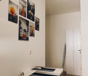 Freiberg am Neckar Apartment | Neuwertiges Apartment mit schnellem WLAN, Glasfaser, Kostenlose Privatparkplatz auch für Transporter geeignet R8