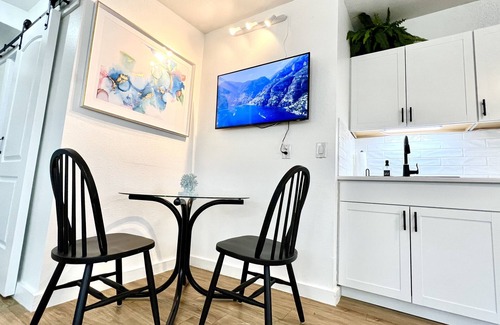 Dunedin Apartment | NEW! 1-blk to Waterfront, Sunsets, Bike Path. Tri-plex Studio Apartment